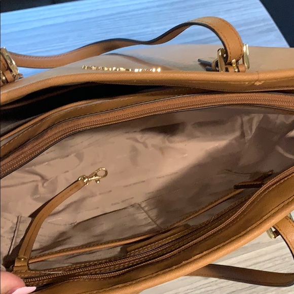 Authentic Michael Kors brown leather zip tote - Picture 4 of 7